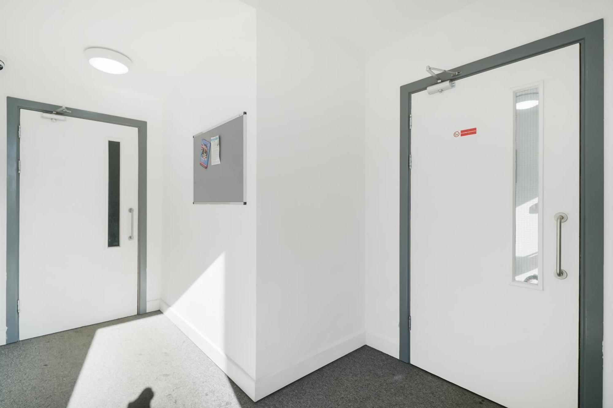 One And Two Bed Apartments Slough Near Heathrow كولنبروك المظهر الخارجي الصورة
