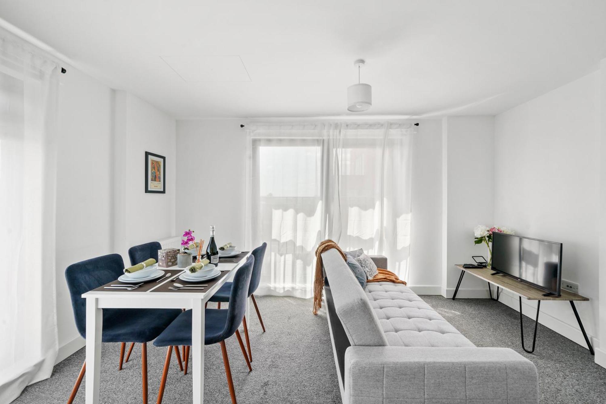 One And Two Bed Apartments Slough Near Heathrow كولنبروك المظهر الخارجي الصورة
