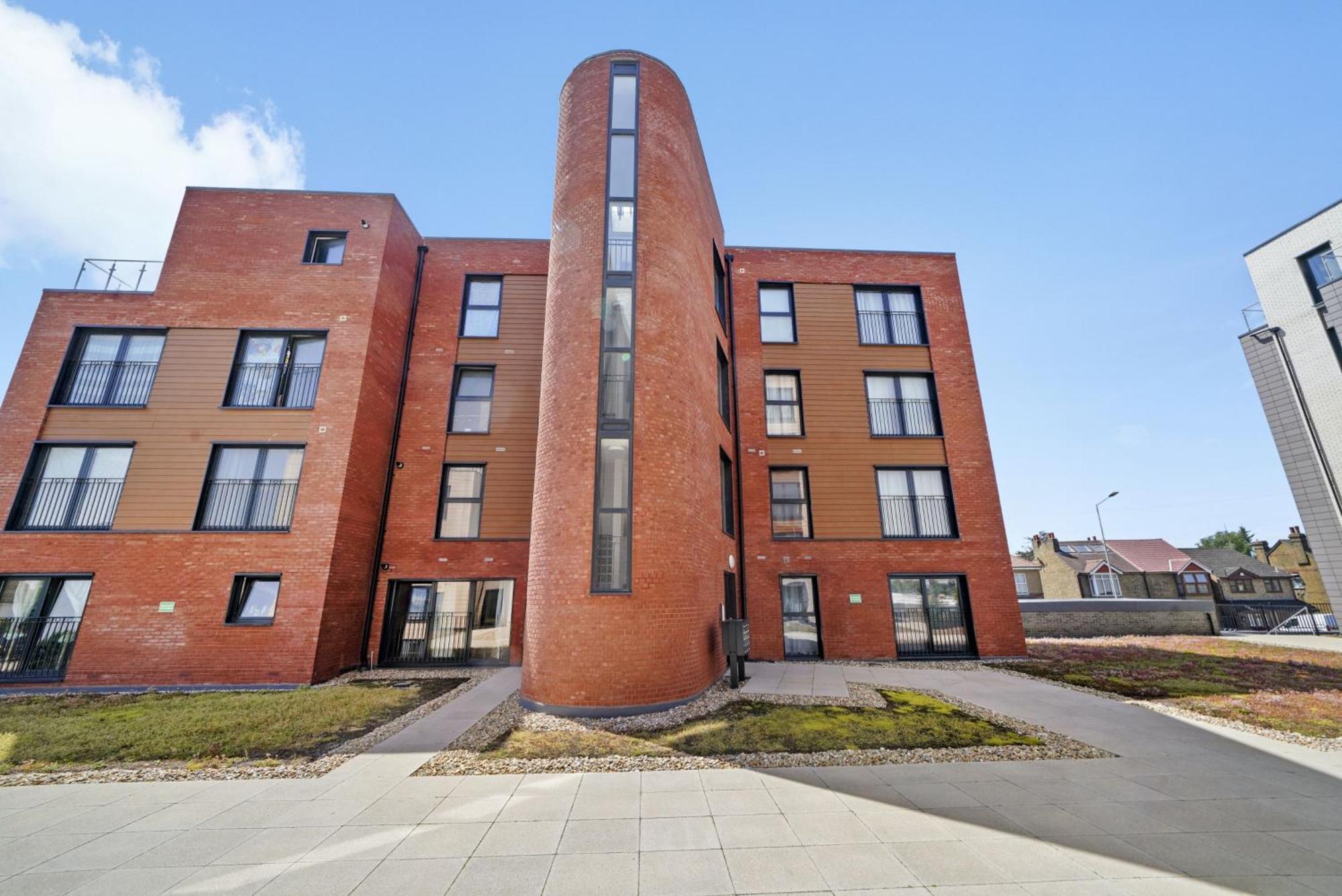 One And Two Bed Apartments Slough Near Heathrow كولنبروك المظهر الخارجي الصورة