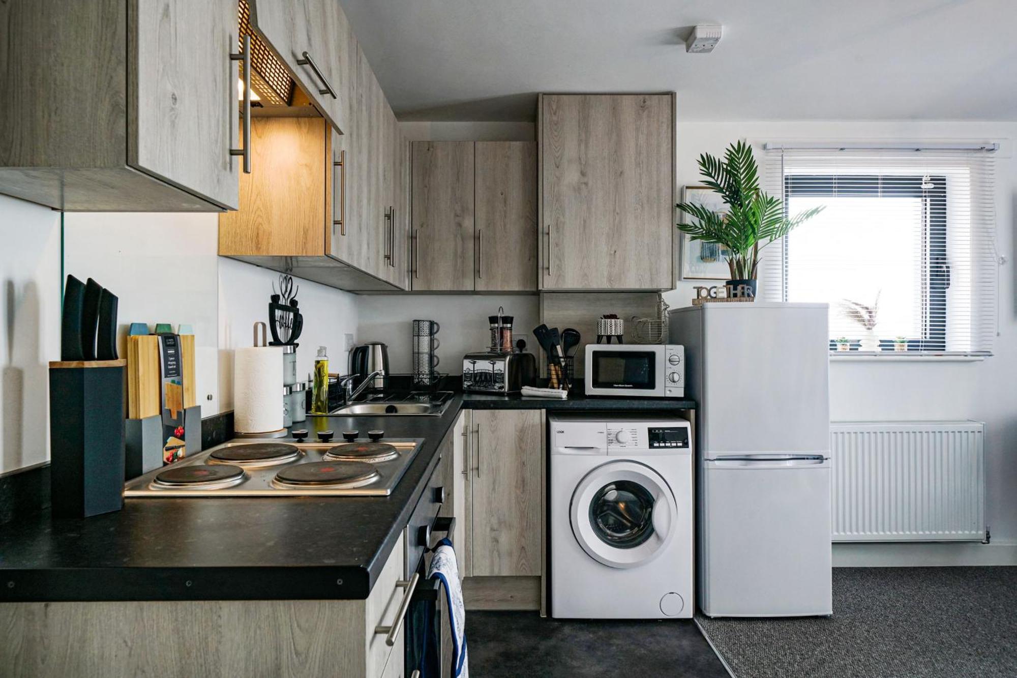 One And Two Bed Apartments Slough Near Heathrow كولنبروك المظهر الخارجي الصورة
