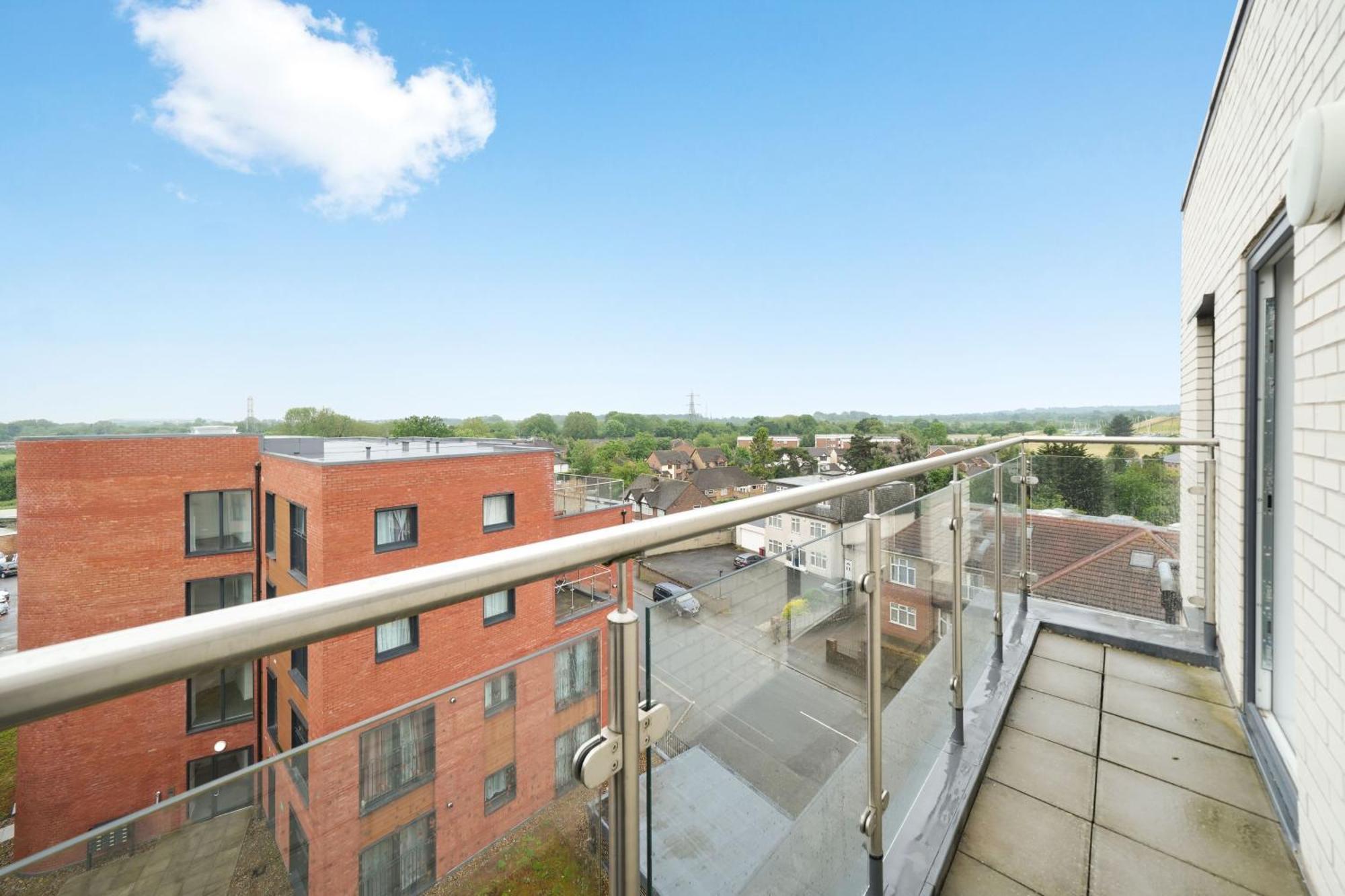 One And Two Bed Apartments Slough Near Heathrow كولنبروك المظهر الخارجي الصورة