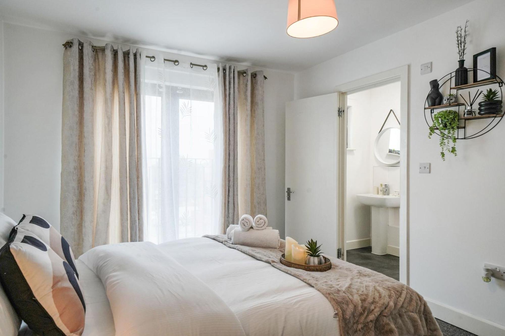 One And Two Bed Apartments Slough Near Heathrow كولنبروك المظهر الخارجي الصورة