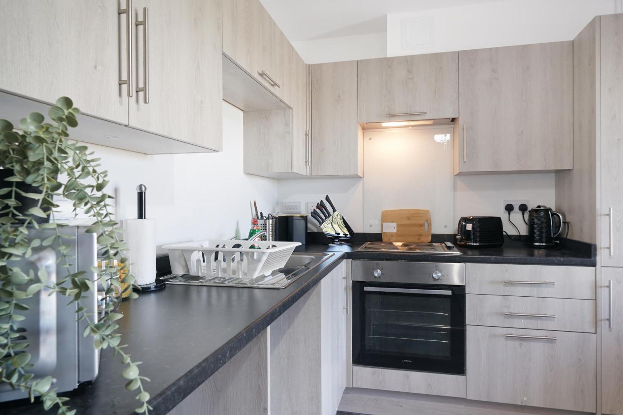 One And Two Bed Apartments Slough Near Heathrow كولنبروك المظهر الخارجي الصورة