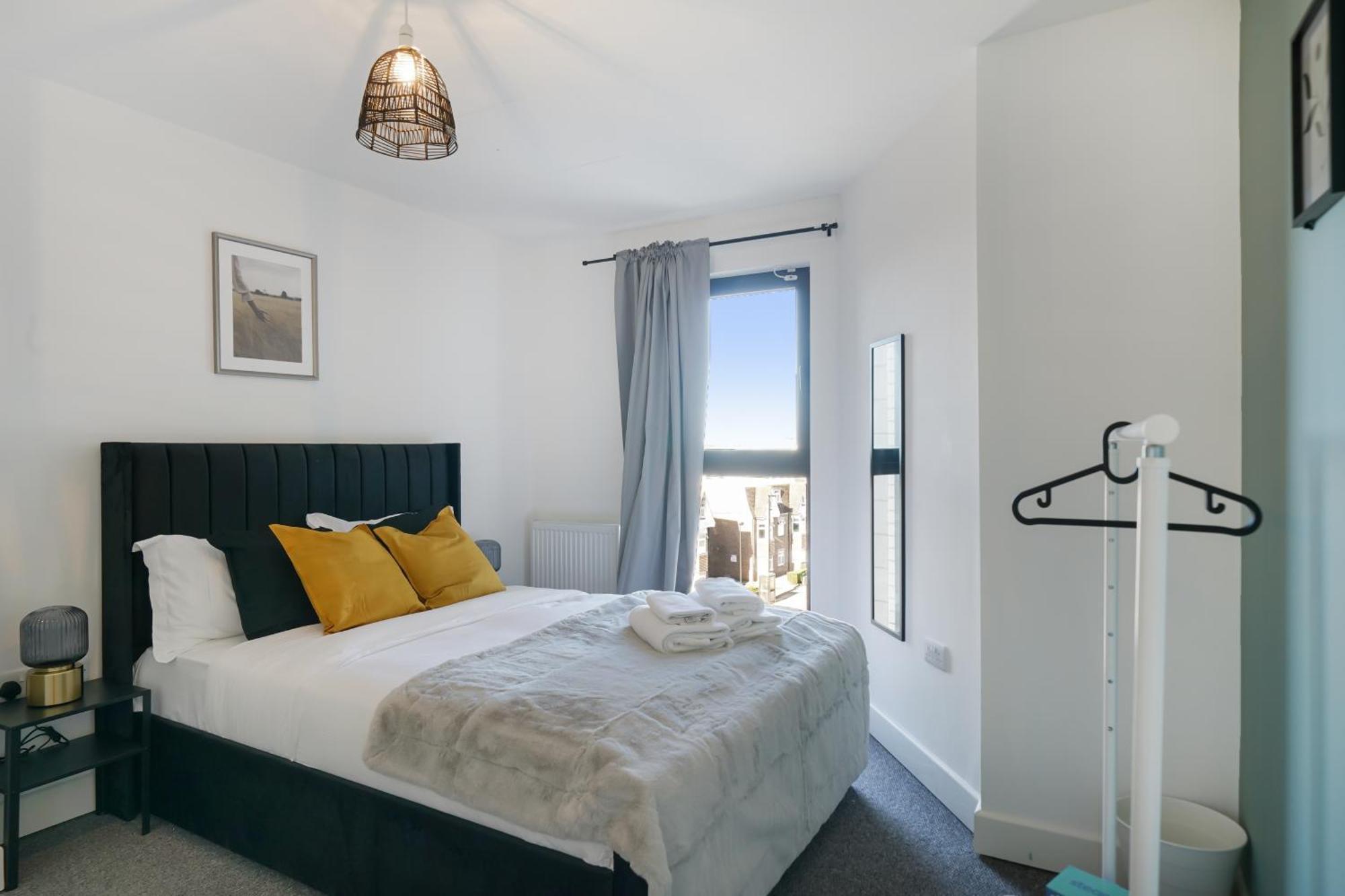 One And Two Bed Apartments Slough Near Heathrow كولنبروك المظهر الخارجي الصورة