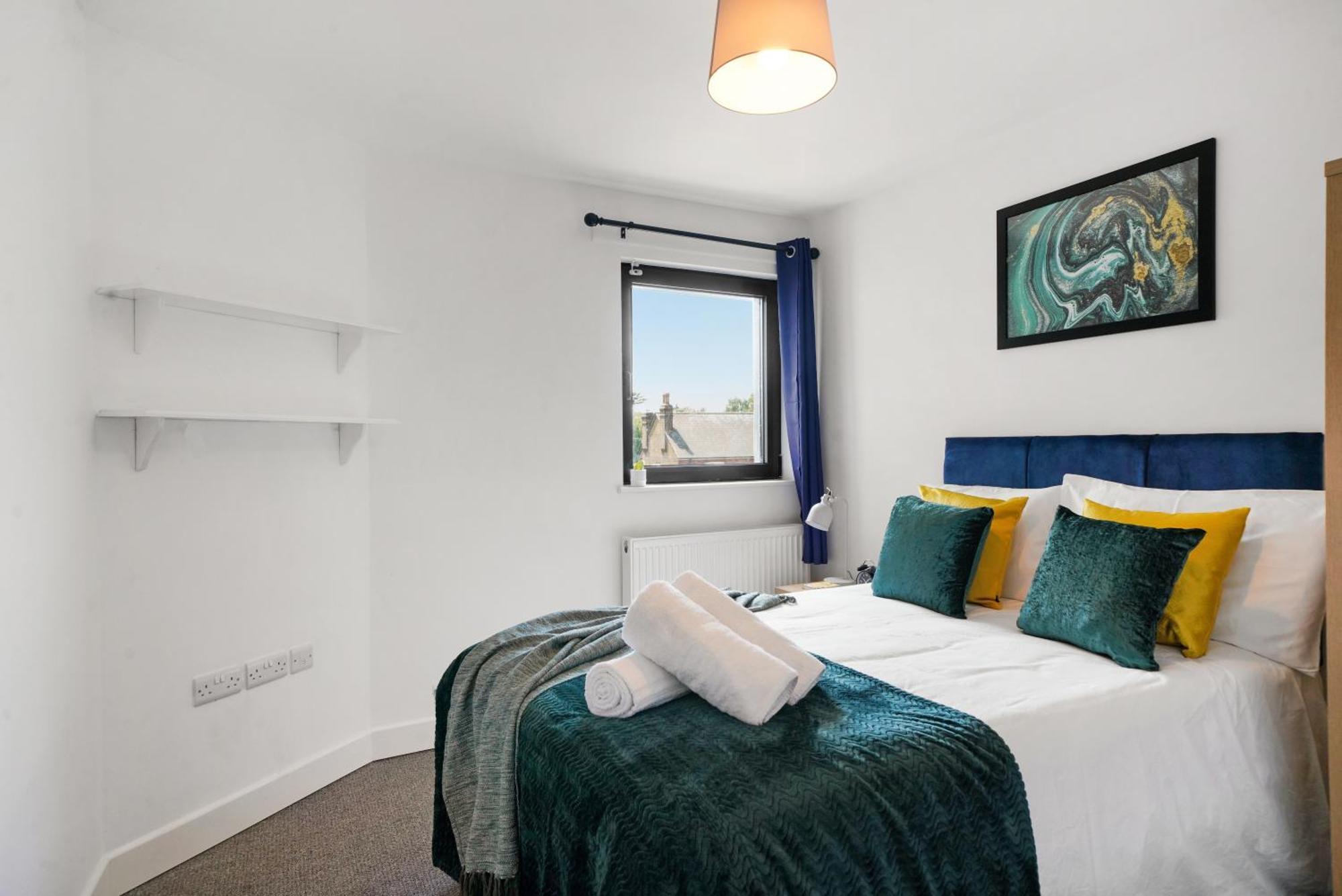 One And Two Bed Apartments Slough Near Heathrow كولنبروك المظهر الخارجي الصورة