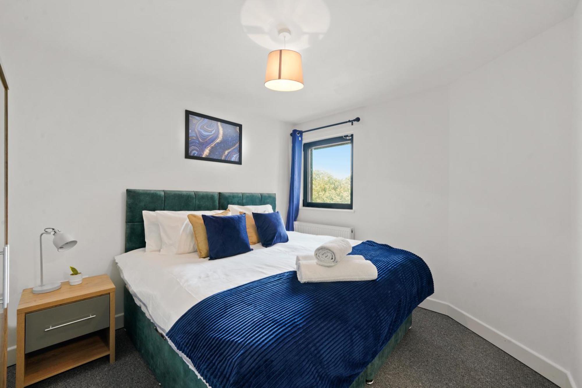 One And Two Bed Apartments Slough Near Heathrow كولنبروك المظهر الخارجي الصورة