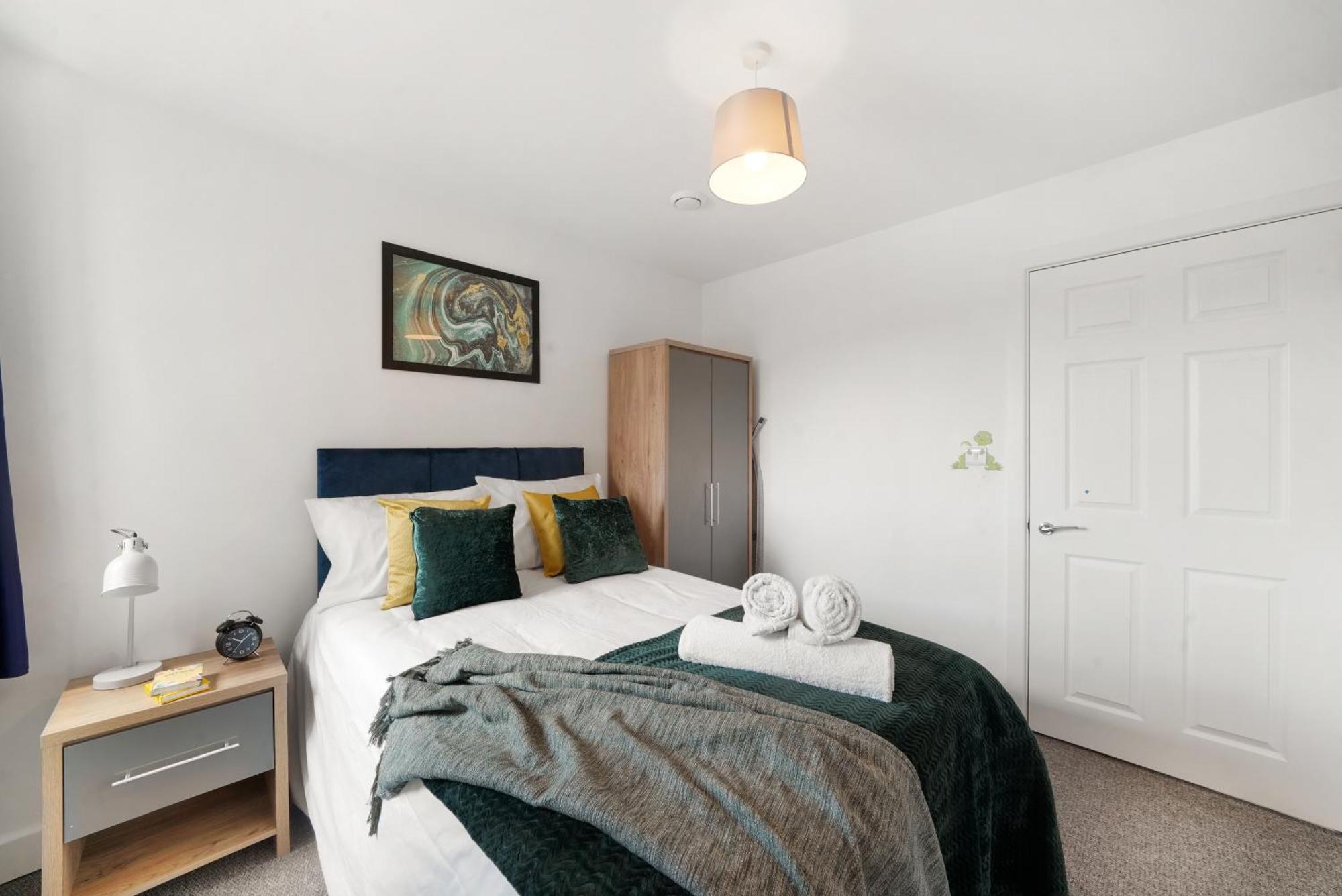 One And Two Bed Apartments Slough Near Heathrow كولنبروك المظهر الخارجي الصورة