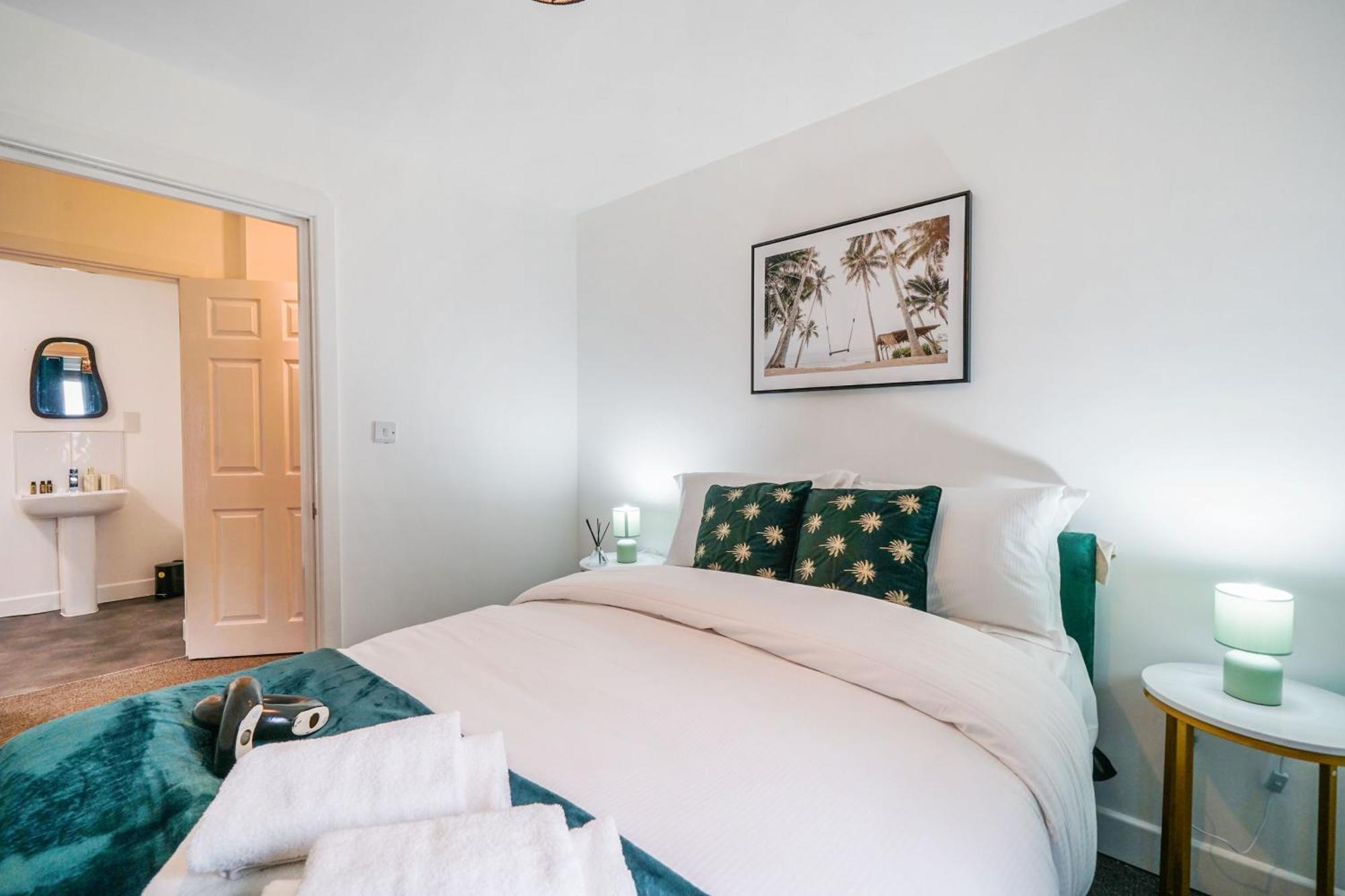 One And Two Bed Apartments Slough Near Heathrow كولنبروك المظهر الخارجي الصورة