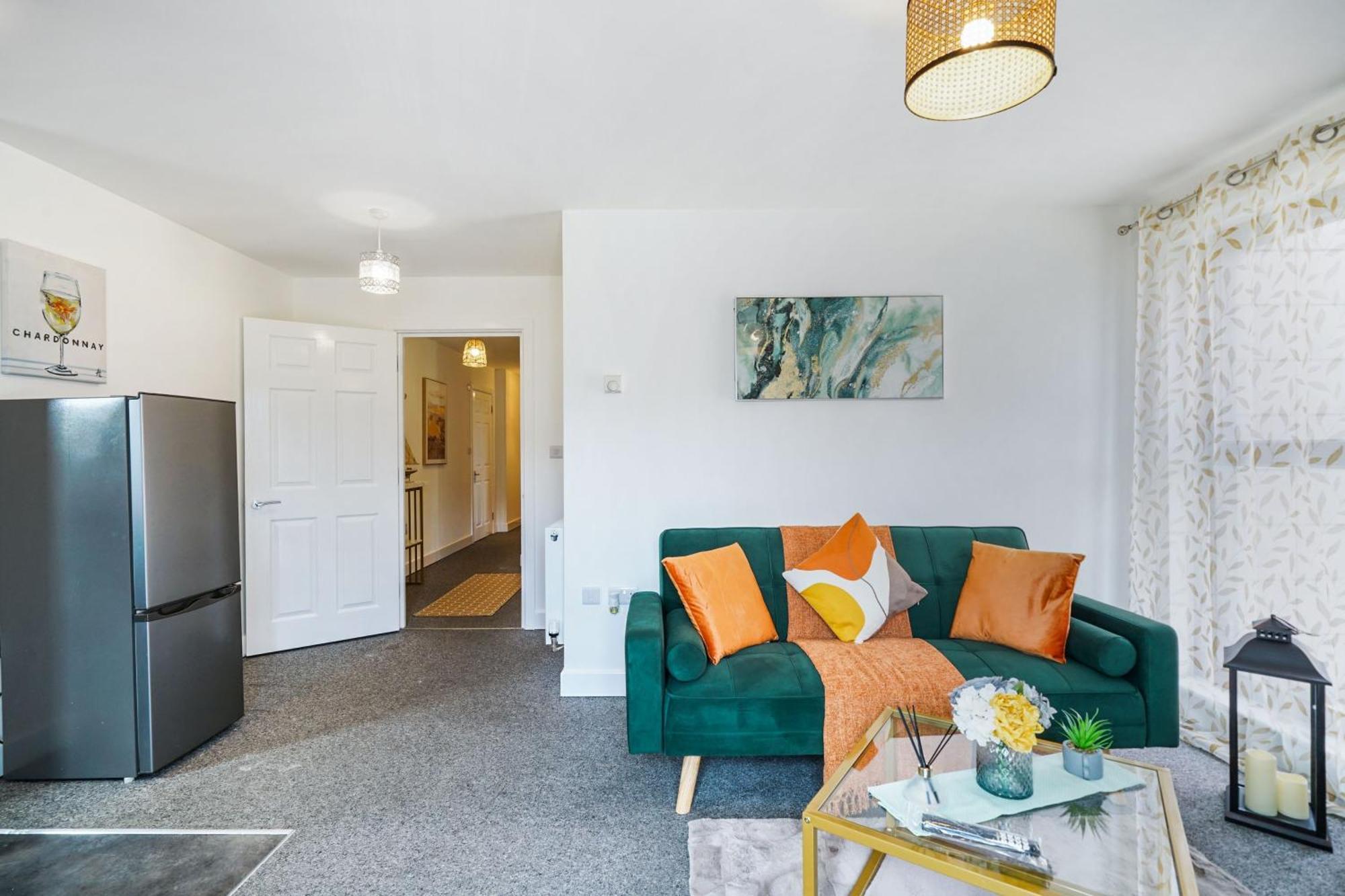 One And Two Bed Apartments Slough Near Heathrow كولنبروك المظهر الخارجي الصورة