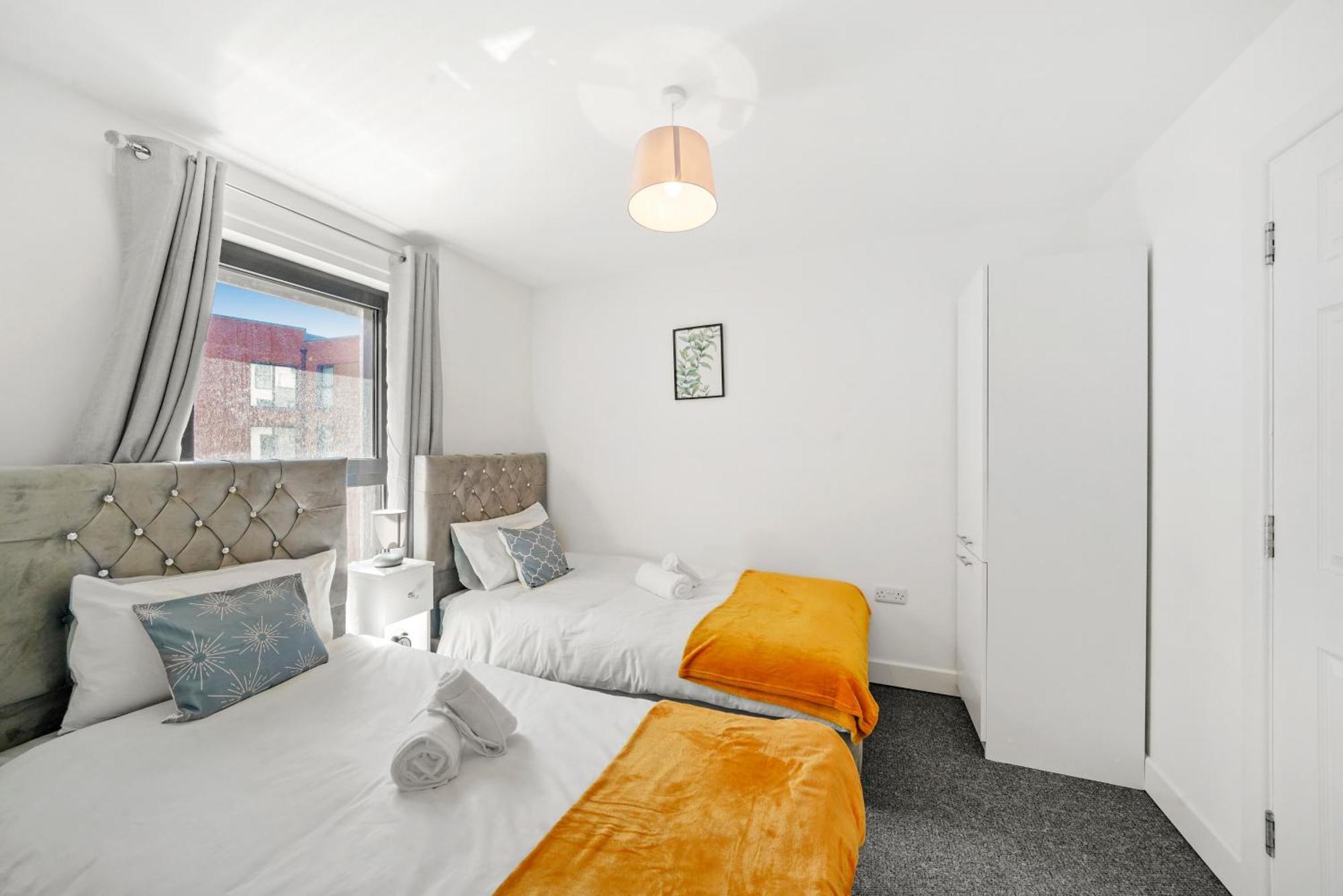 One And Two Bed Apartments Slough Near Heathrow كولنبروك المظهر الخارجي الصورة
