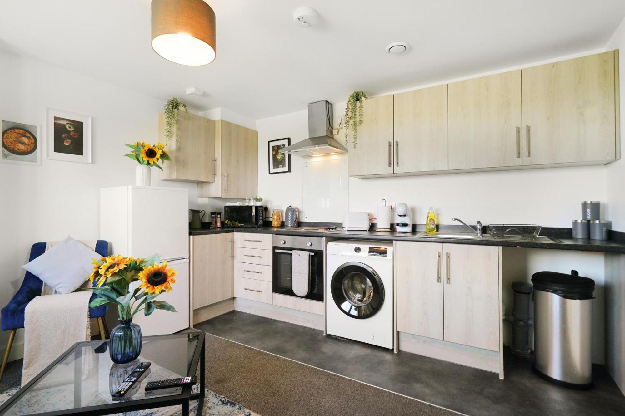 One And Two Bed Apartments Slough Near Heathrow كولنبروك المظهر الخارجي الصورة