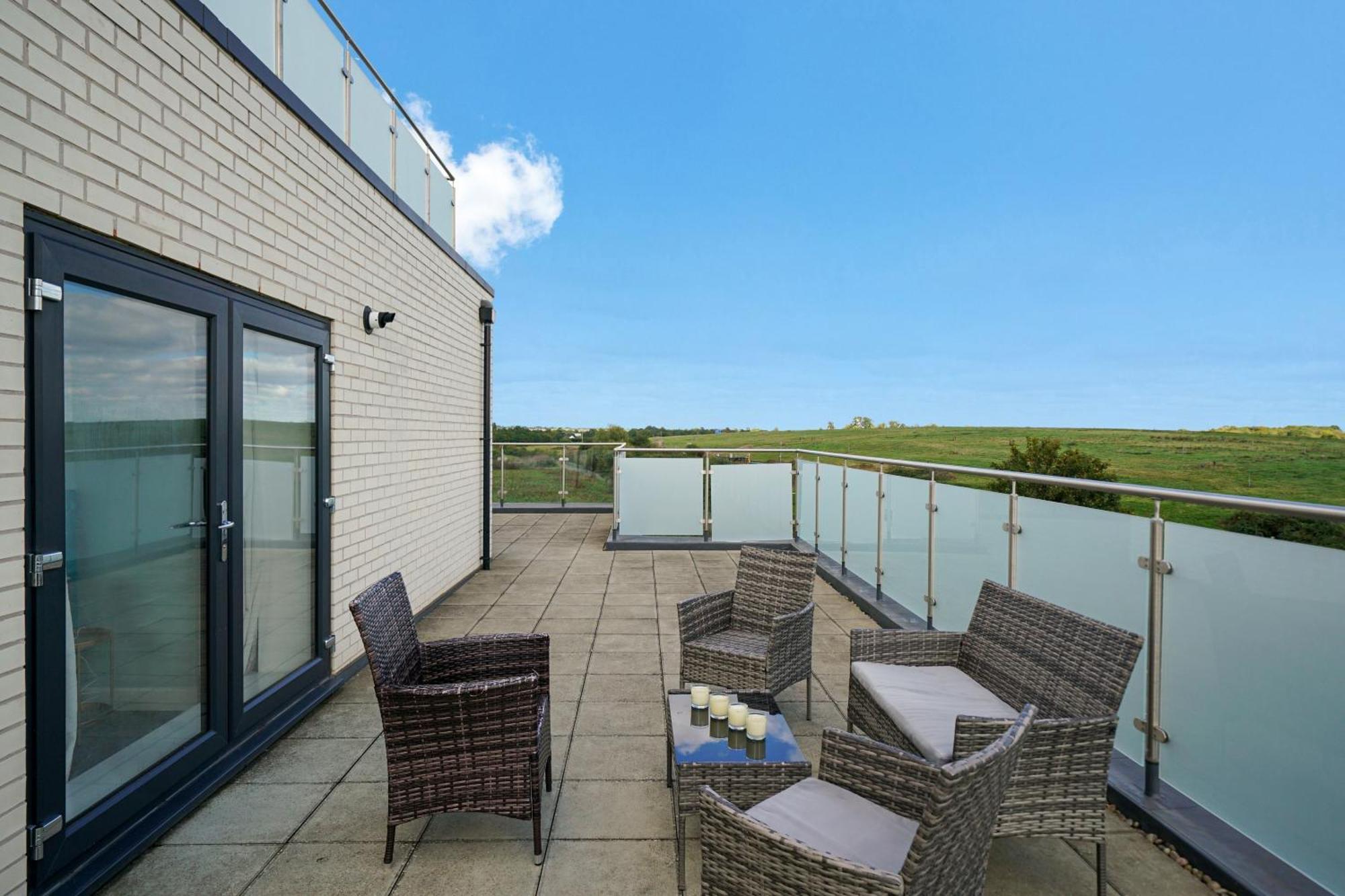 One And Two Bed Apartments Slough Near Heathrow كولنبروك المظهر الخارجي الصورة