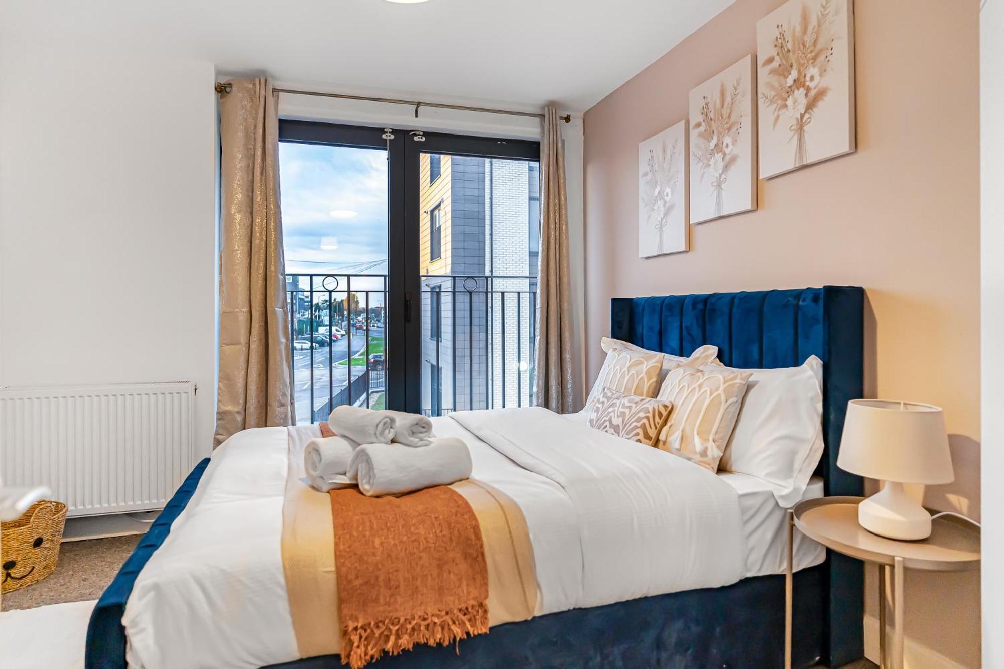 One And Two Bed Apartments Slough Near Heathrow كولنبروك المظهر الخارجي الصورة
