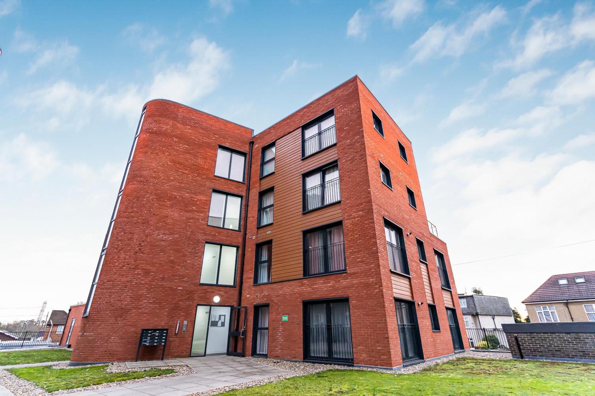 One And Two Bed Apartments Slough Near Heathrow كولنبروك المظهر الخارجي الصورة