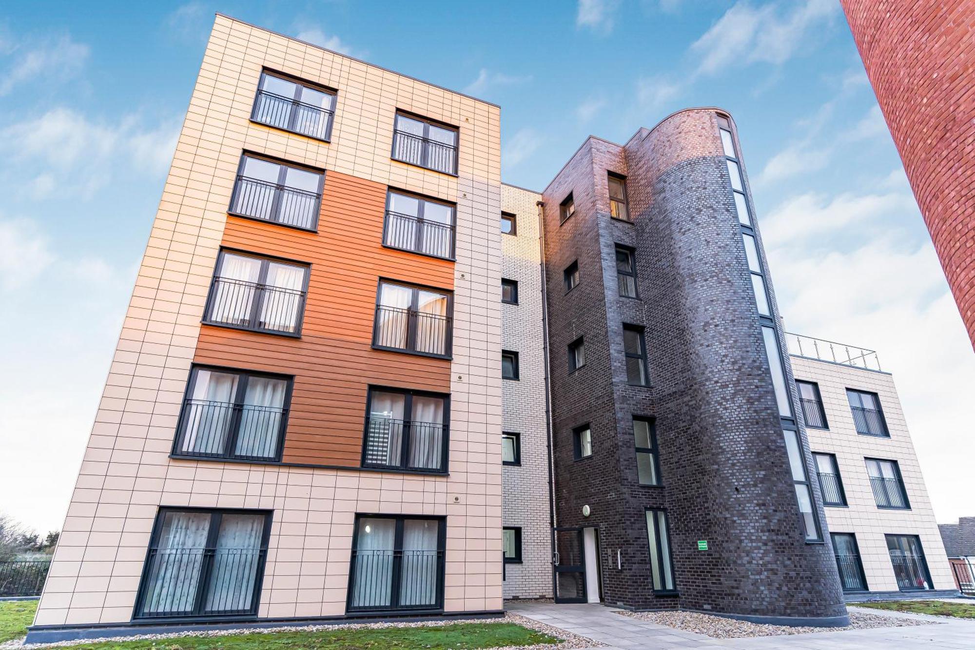 One And Two Bed Apartments Slough Near Heathrow كولنبروك المظهر الخارجي الصورة